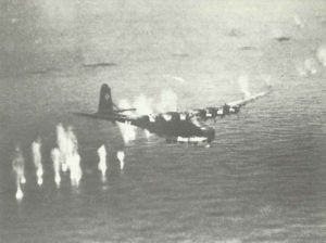 Messerschmitt Me 323 Gigant Transportflugzeug unter Beschuß