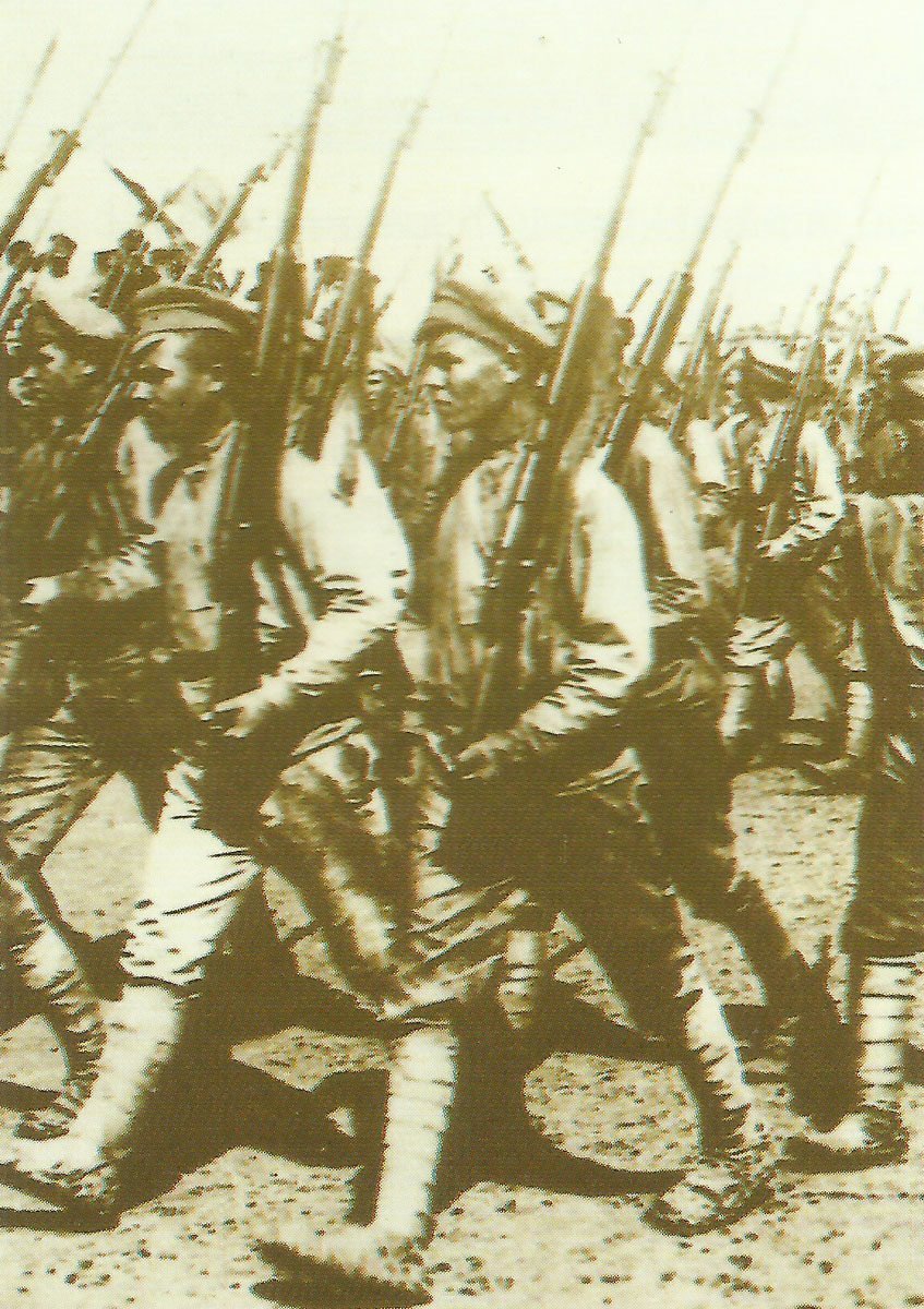 Ariska-Gewehr 8 russische Soldaten mit Ariska-Gewehren