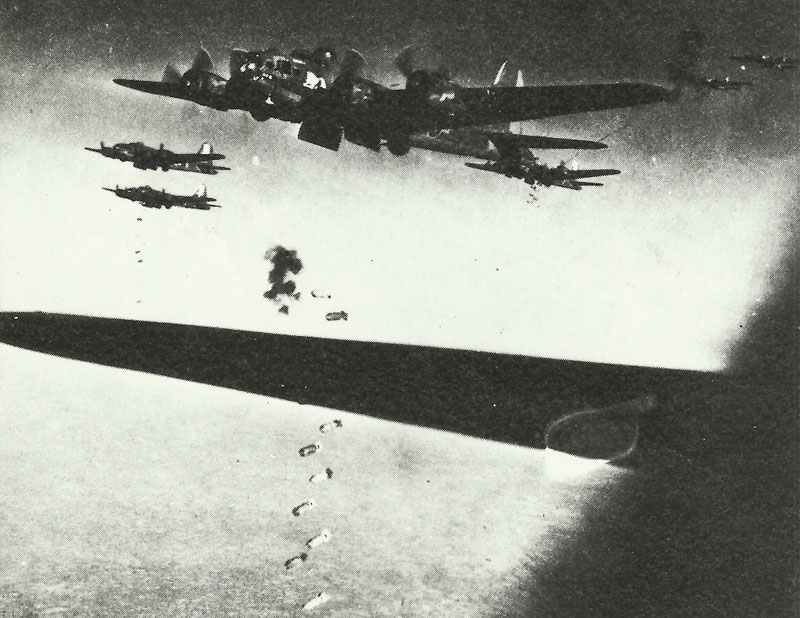 B-17 Fliegende Festung beim Bombenabwurf.