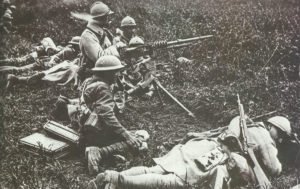 Französische und britische Soldaten in gemeinsamen Einsatz