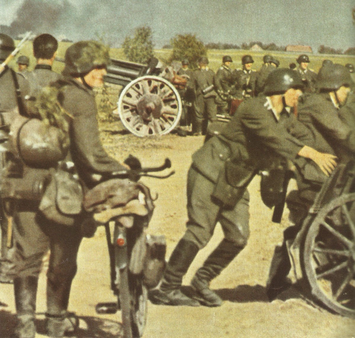 deutsche Infanterie-Einheit beim Abmarsch