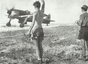 Fw 190 Jabo rollt in Italien über die Startbahn Fw190 Jabo Italien