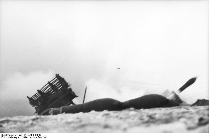 Russland 1944 Raketenwerfer 30cm Abschuss
