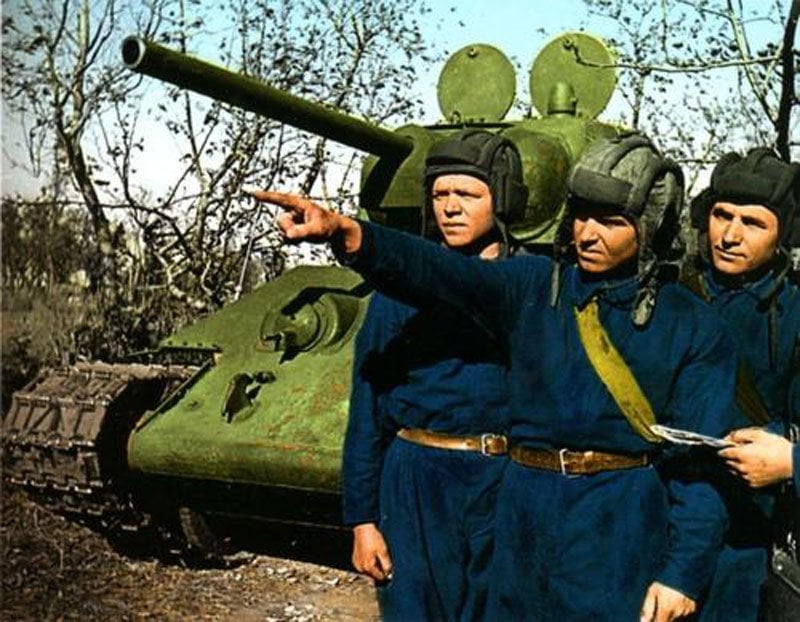 Besatzung eines sowjetischen T-34-Panzers