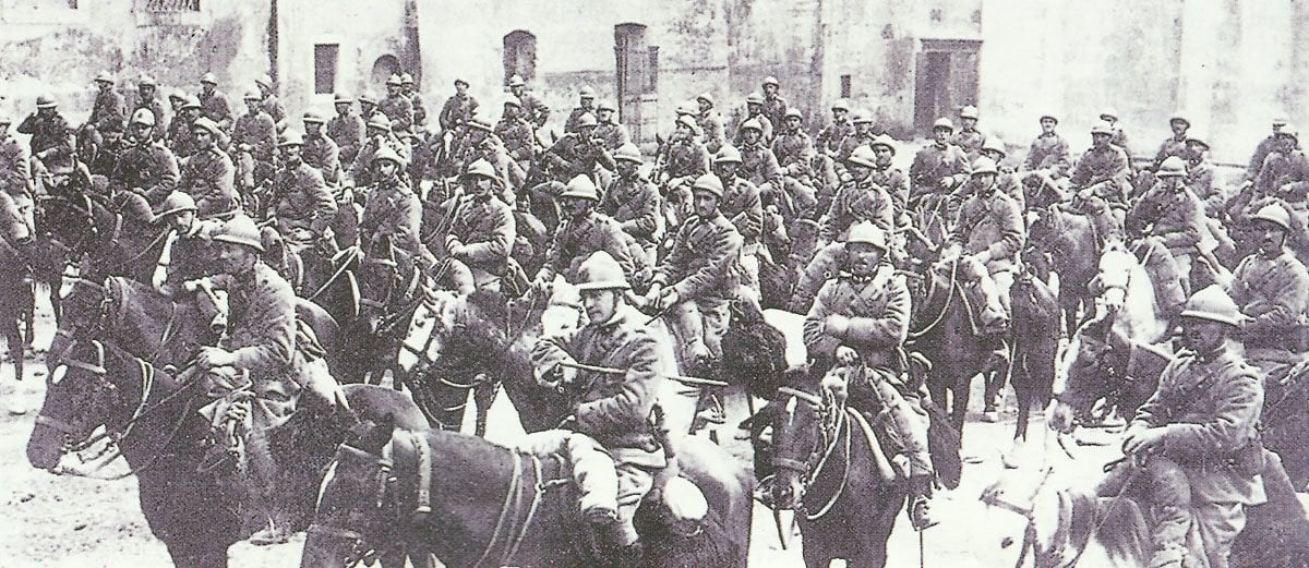 Italienische Kavallerie rückt in Trient ein