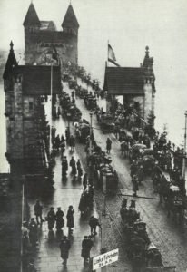 Rückführung deutscher Truppen über die Rheinbrücke bei Bonn