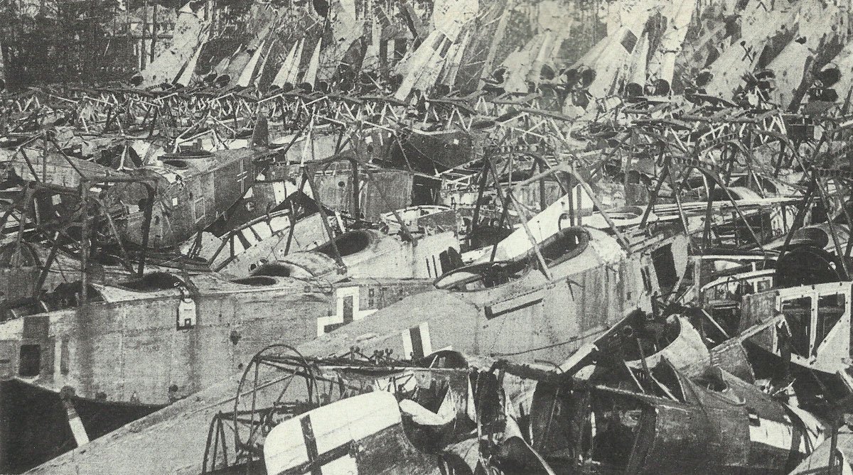 zerstörte deutsche Militärflugzeuge
