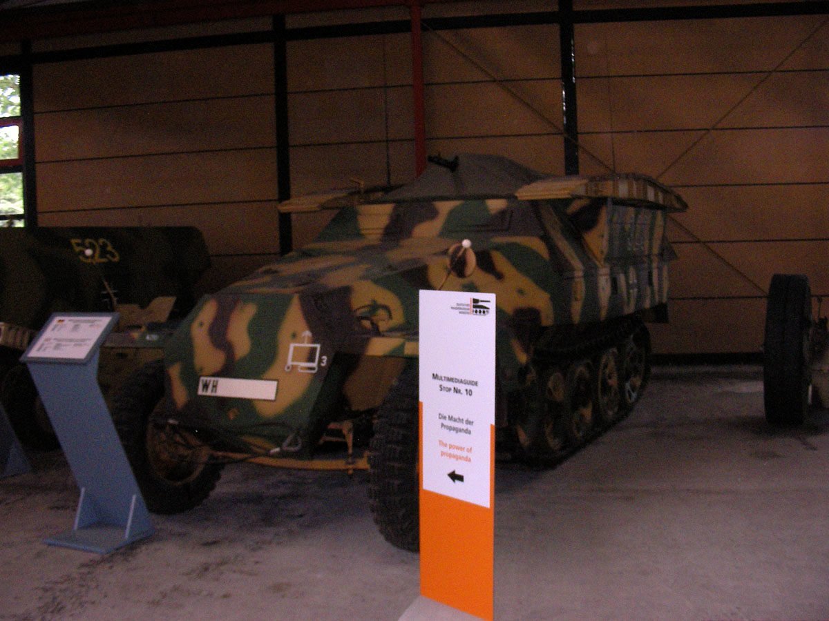 SdKfz 251 Schützenpanzer 14 SdKfz 251/1 im Panzermuseum Munster