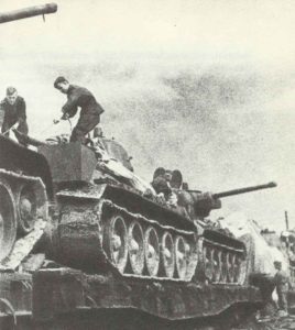 T-34/85 auf dem Weg zu den Bereitstellungen 