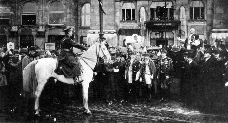 Admiral Horthy bei seinem Einzug in Budapest