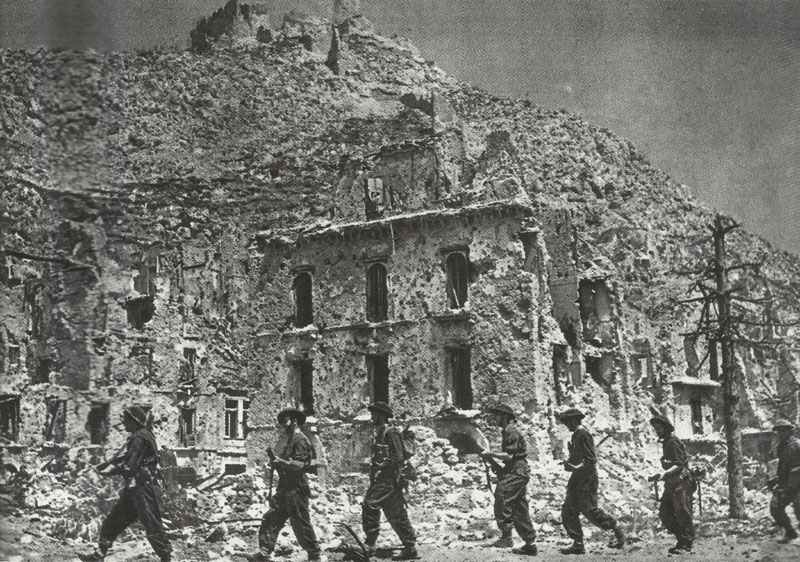 Polnische Soldaten besetzen Monte Cassino