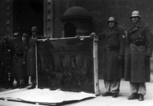 HG-Soldaten mit Gemälde aus der Cassino-Sammlung