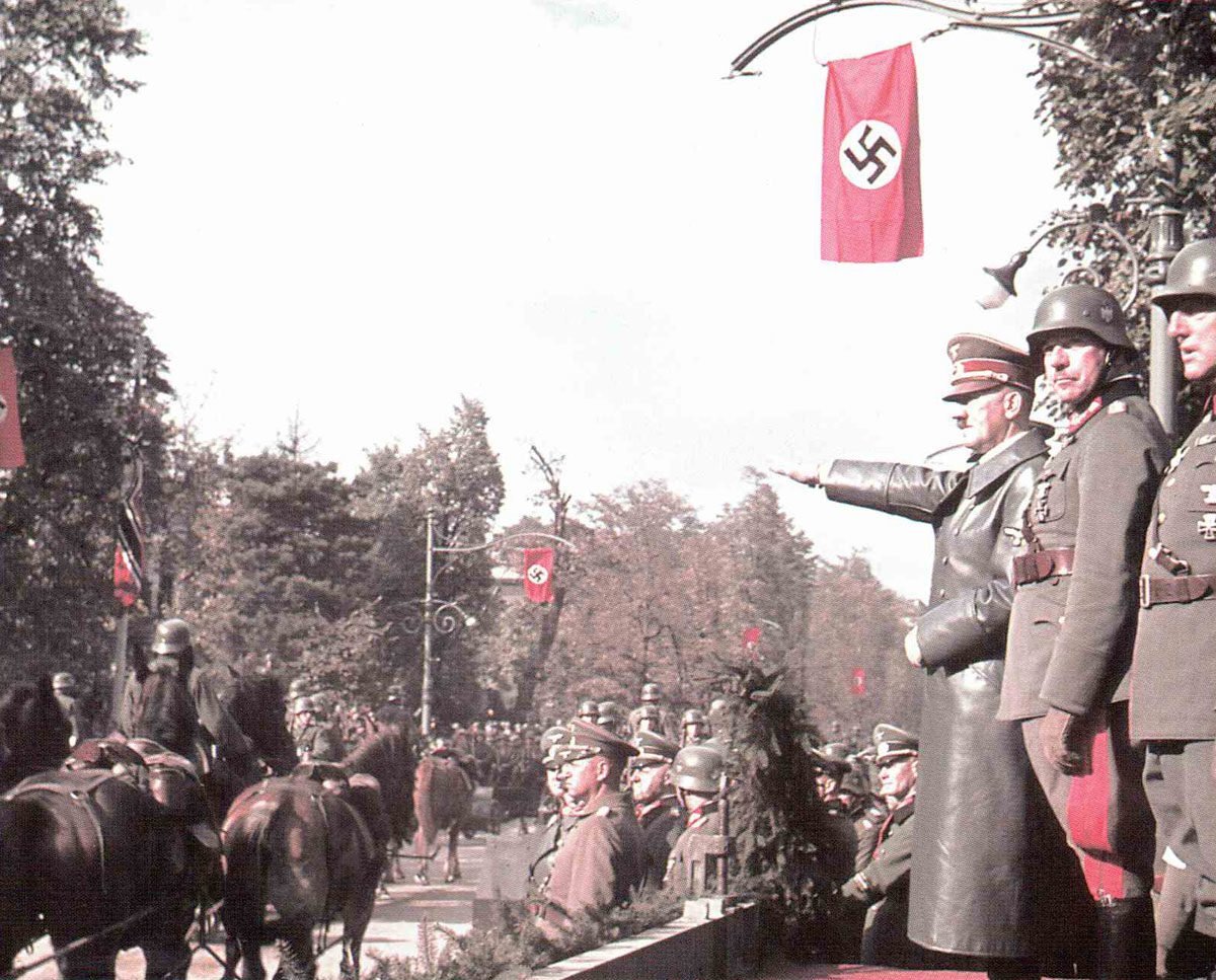 Hitler Siegesparade Warschau