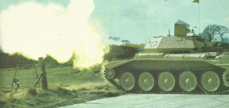 Feuerkraft Panzer 35 Crusader schiesst