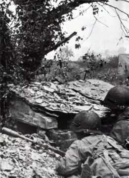 Bazooka 9 US-Soldaten bei Cherbourg 1944