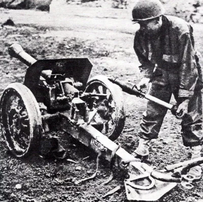 Raketenpanzerbüchse Panzerschreck 5 8,8-cm-Raketenwerfer 43 'Püppchen'