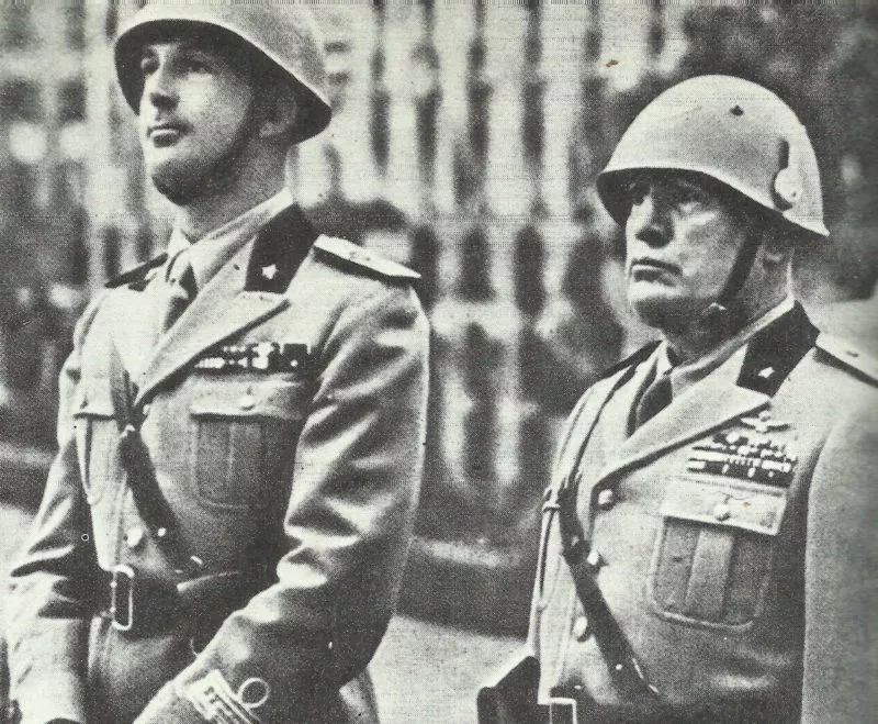 Benito Mussolini 22 Duce zusammen mit dem Kronprinzen