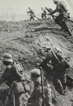 03-1916, März 1916 11 Deutscher Infanterieangriff bei Verdun.