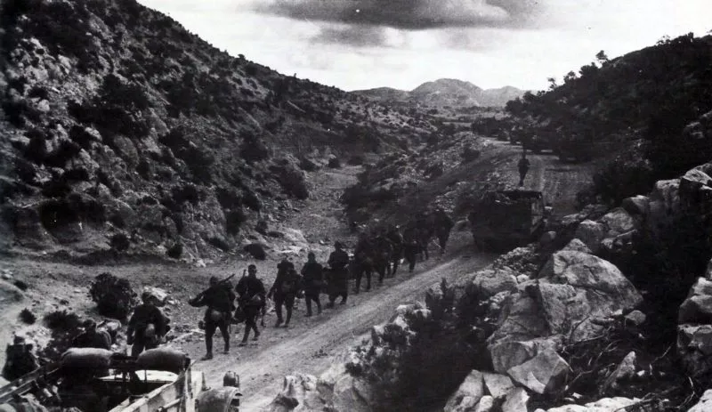 21. Panzer-Division beim DAK 12 Kasserine-Pass deutsche Truppen