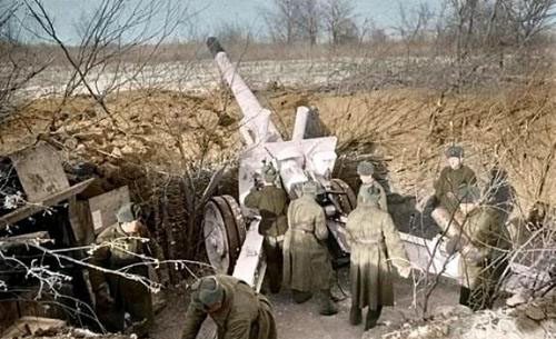 Sowjetische schwere Artillerie