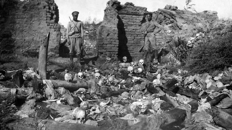 Völkermord an den Armeniern 6 Russische Soldaten 1915