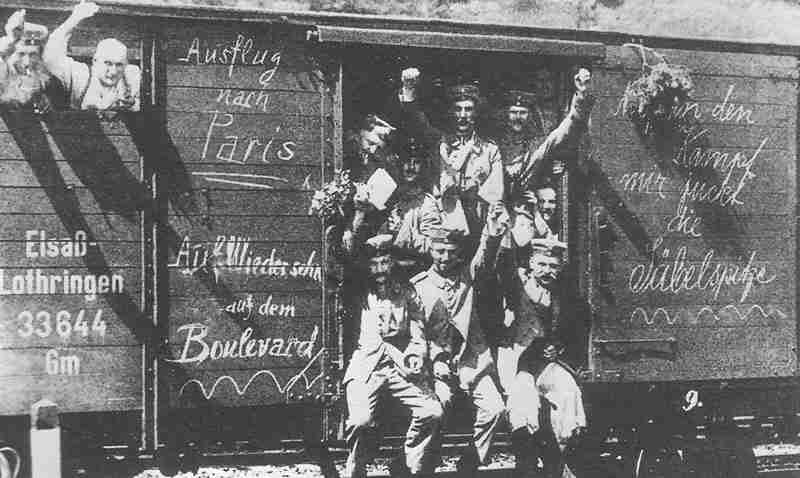 Deutsche Reservisten im Zug 1914