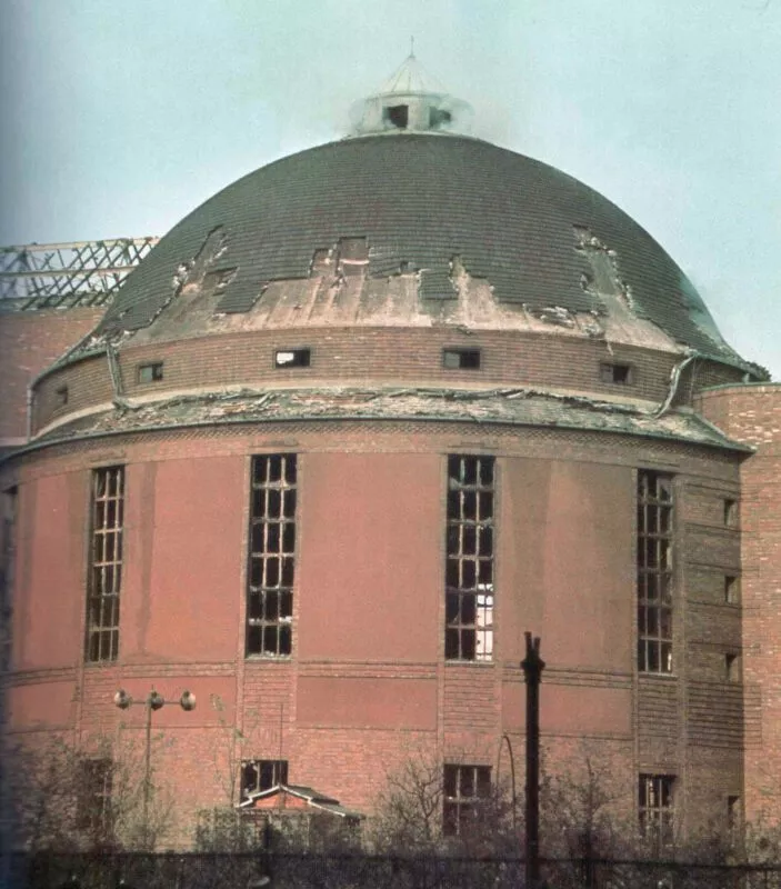 Hitler Privat und Antisemitismus 10 Reichskristallnacht zerstörte Synagoge