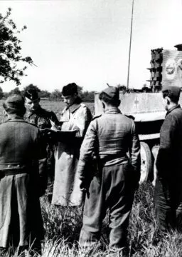 1. SS-Panzer-Division LSSAH 8 Einsatzbesprechung 101. schweren SS-Panzerabteilung