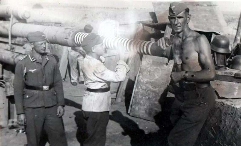 Deutsche Heimat-Flak 6 Soldaten der 24. Flakdivision