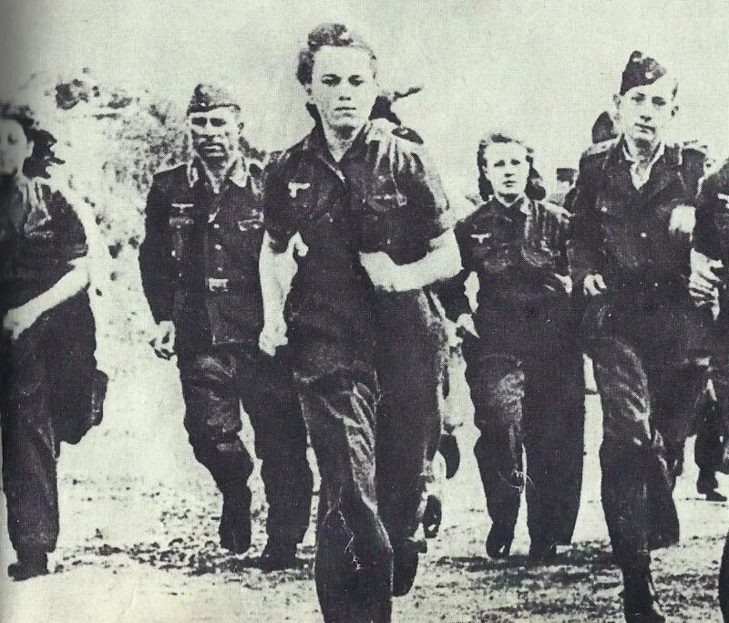 Deutsche Heimat-Flak 10 Flakhelfer