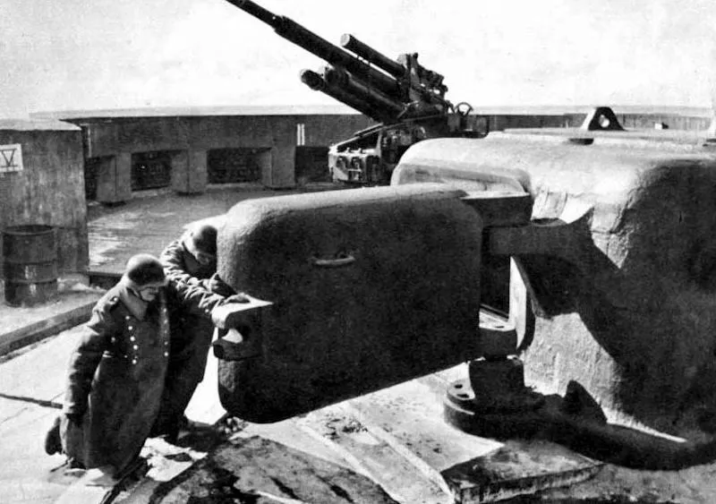 Schwere Flak 11 Panzertür zum Munitionsbunker