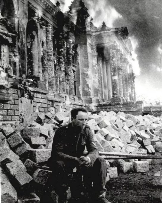 Endkampf und Wehrmacht-Kriegsgliederung 39 Soldat Reichstag Mai 1945