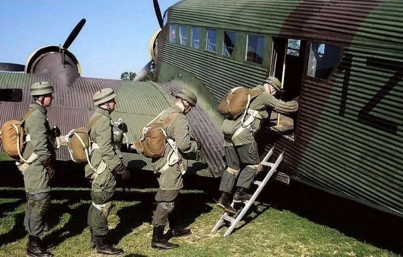 Luftwaffe und Luftlandetruppen Mai 1940 9 Ju 52 Fallschirmjäger