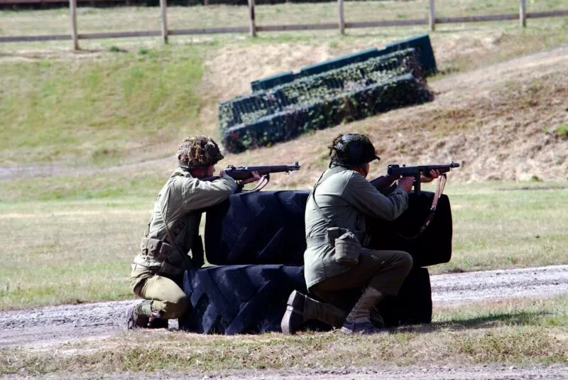 Thompson-MPi 8 GI's mit Garand Gewehr und Thompson MPi