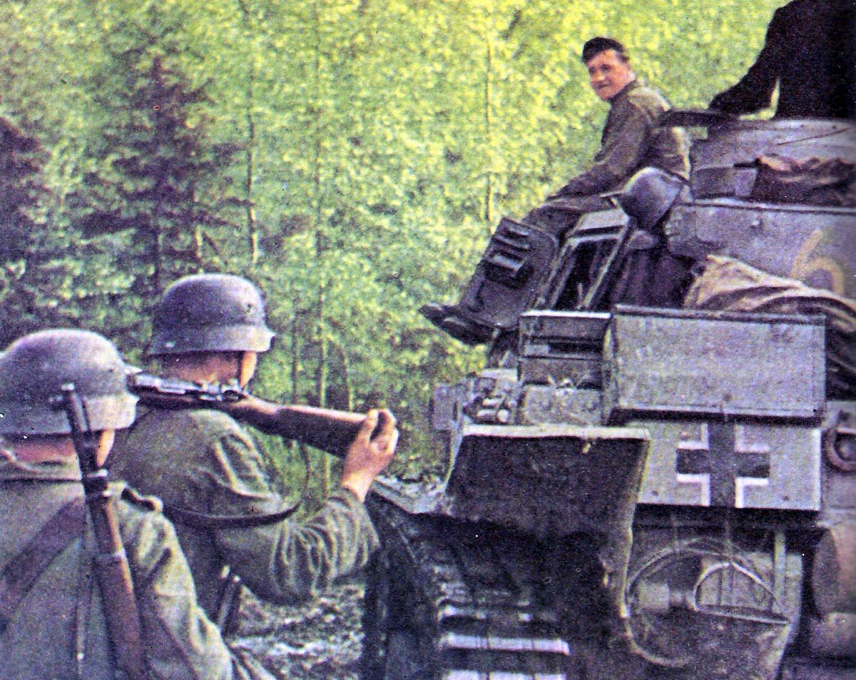 Grenadiere mit einem Panzer
