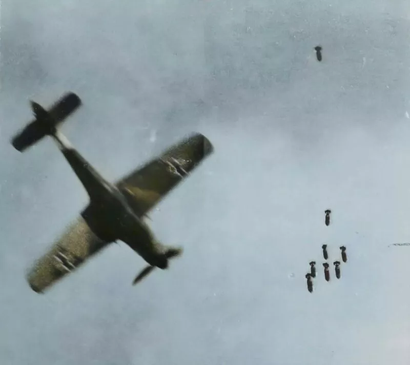 Luftwaffe in der zweiten Kriegshälfte 12 Fw 190 weicht Bomben aus