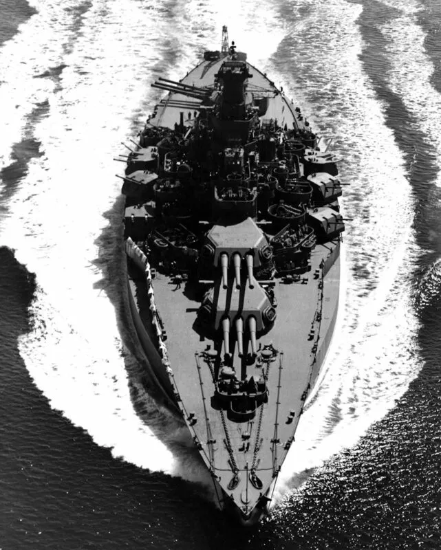 Schlachtschiff USS Tennessee und California 31 USS Tennessee nach ihrem Totalumbau