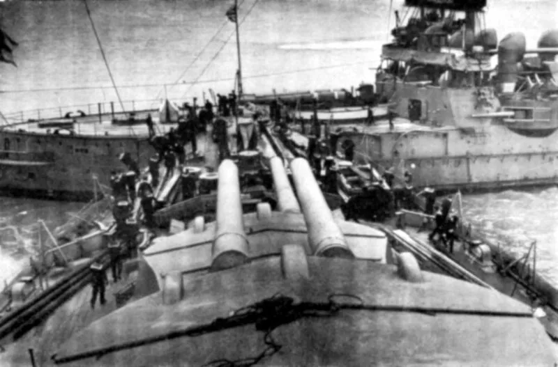 Schlachtschiff HMS Orion 25 HMS Revenge rammt Orion