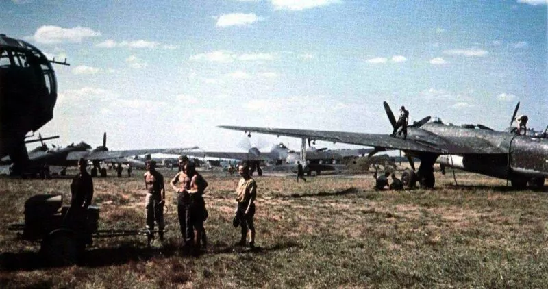 Heinkel He 177 Greif 7 Feldflugplatz mit He 177