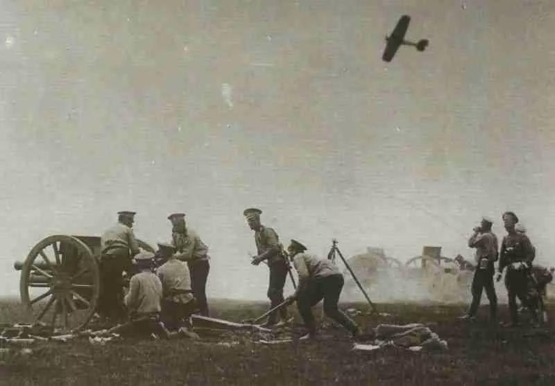 Tannenberg-Schlacht 1914 7 Russische 76,2-mm M1902-Feldgeschütze im Gefecht