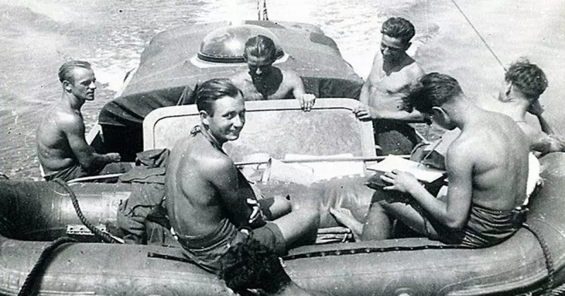 Brandenburger-Spezialeinheiten und Panzergrenadier-Division Brandenburg 13 amphibischen Operation.