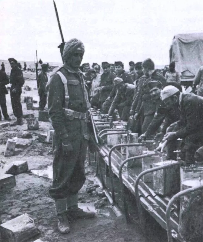 Der Feldzug in Ostafrika 1940-1941 11 ondian soldier guarding italians